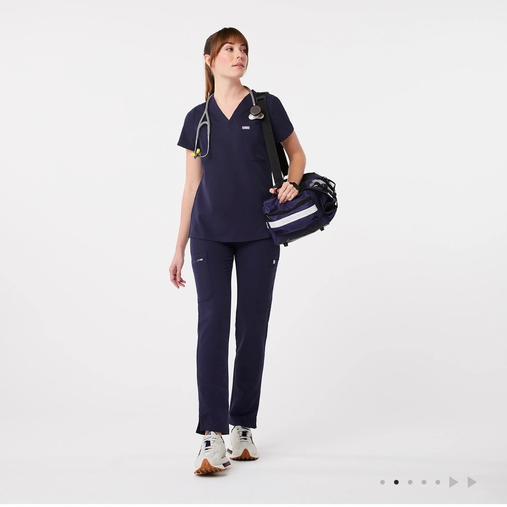 Figs Women's Navy Scrub set (Catarina top and Kade Bottom)